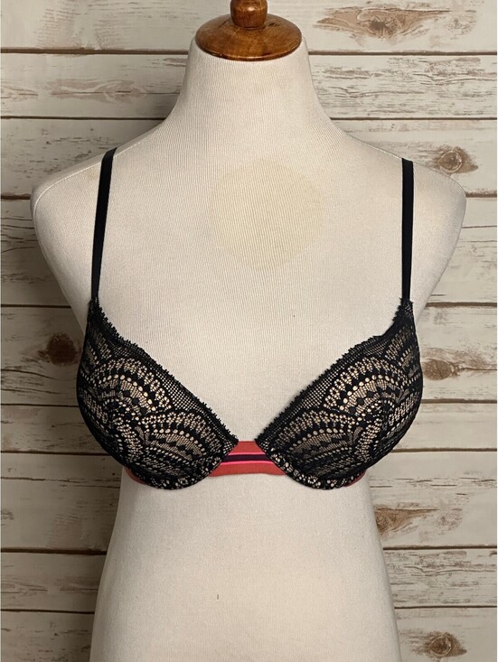 Victoria's Secret Other - Victoria's Secret black lace Bombshell Plunge push-up bra 32D coquette lingerie